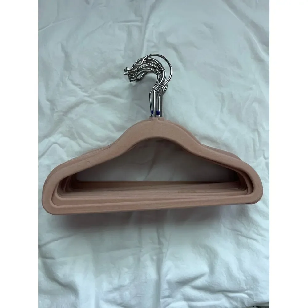 (15) Pink Felt Children’s Clothes Hangers